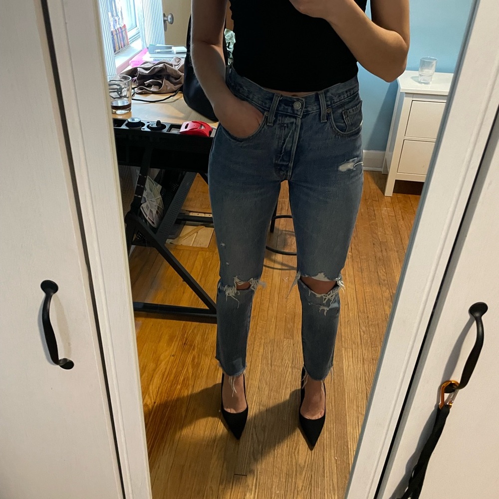 Levi’s 501 jean - size 26 - distressed stone wash